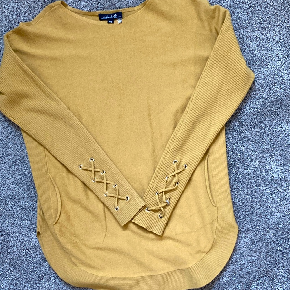 Charlie women’s sweater sz S pockets &!stitching on sleeves gold knit rayon poly